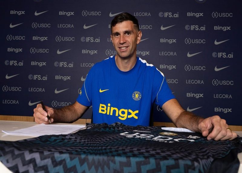 A Closer Look at Emiliano Martínez’s Transfer to Chelsea